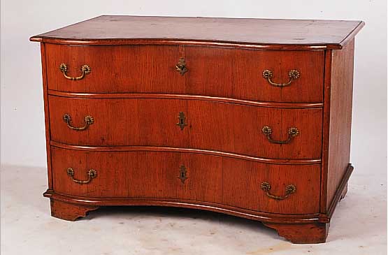 Kommode, wohl Elsaá, um 1770/80, Eichefurnier, einfach geschweift, sch”nes kleines Maá, orig. Beschl„ge, ca. 72 x 115 x 68 cm