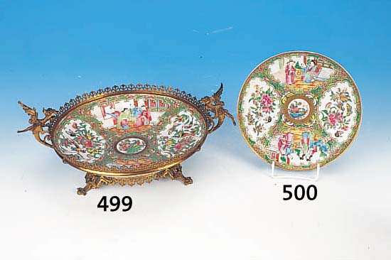 FUßSCHALE, CHINA, UM 1900, PORZELLAN, SOG. KANTONMALEREI, MESSINGMONTUR, B. 32 CM