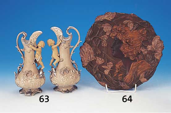Henkelvasenpaar, Mettlach, um 1870, Stein- zeug, je ein vollplast. applizierte Putti, floraler Dekor, Silberstaffage, diese l. ber.,H. ca. 25 ...