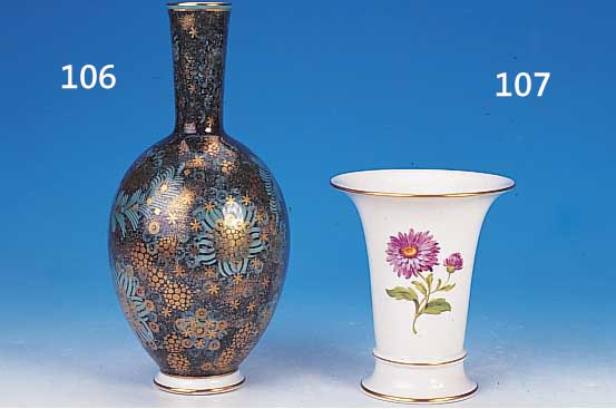 VASE, MEISSEN, UM 1960, 2. WAHL, BUNTE BLUMENBEMALUNG, GOLDRäNDER, H. CA. 17 CM
