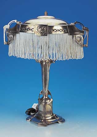 Tischlampe, WMF, um 1902/04, Britannia-Legierung, Atelier Meyer, GeislingenGlasbehang sekundär, teilvergoldet, hervor- ragendes ...