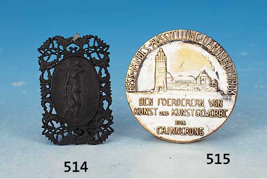 Medaille, J. Ködding, 1908, Hessische Lan- desausstellung Darmstadt, den Förderer von Kunst und Gewerbe, Metall versilbert, l. be- rieben, D. ...