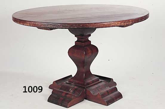 Runder Tisch, deutsch, um 1900, Nussbaum, facettierter Mittelfuss, H. ca. 76 cm, D. ca 76 cm, Oberflächenschäden bzw. Gebrauchssp.