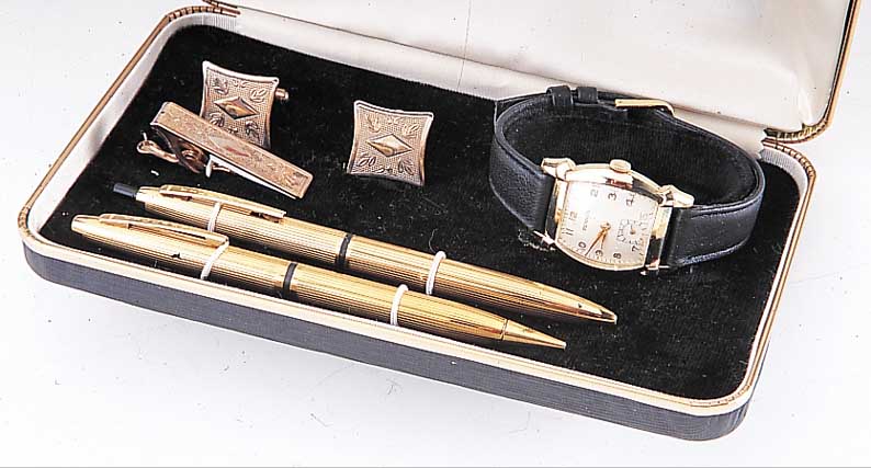 BENRUS Geschenkset m. Uhr, Manschettenknöpfen,Krawattennadel, Kugelschreiber und Drehblei- stift, Uhr im Metallgeh. hartverg., Edel- stahlboden ...