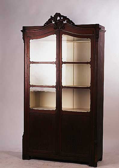 Glasschrank, deutsch, um 1850/60 Eiche massiv, fnf B”den, z.T. innen weiá ge- strichen, kassettiert, l. Altersspuren, 192 x 110 x 42 ...