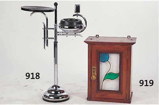 Wandschränkchen, deutsch, um 1900, mit Bleiglasscheibe, Nußbaumfurier, ein Fachboden, 44x35 x 23 cm