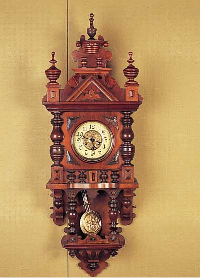 Wanduhr, Fr. Mauthe, Schwenningen, um 1900, Holzgehäuse, Aufsatz sek., Papierziffernring skelett. Messingplatinenwerk, Hakengang, int. ...