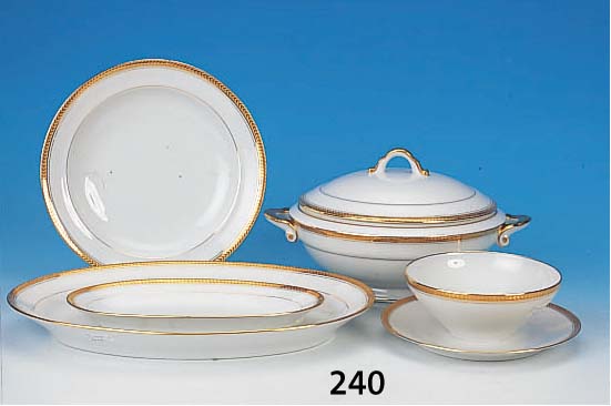 SERVICE, LIMOGE CHASTAGNER & C, 50-60ER J., PORZELLAN, GEäTZTER GOLDRAND, BEST. AUS: 1 SUPPENTERINNE, 1 SALATSCHüSSEL, 1 SAUCIERE, 1 ...