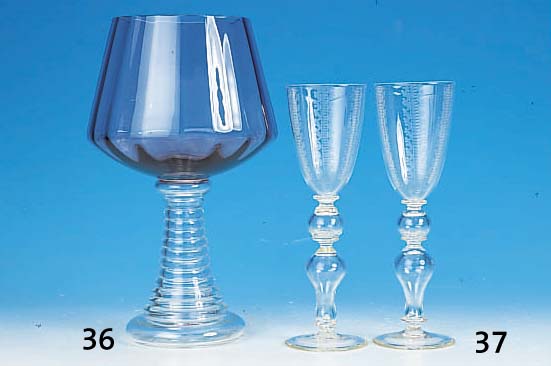 PAAR GLäSER,  FARBLOSES GLAS, HOHLFUß, GESCHNITTENER DEKOR, H. 23.5 CM