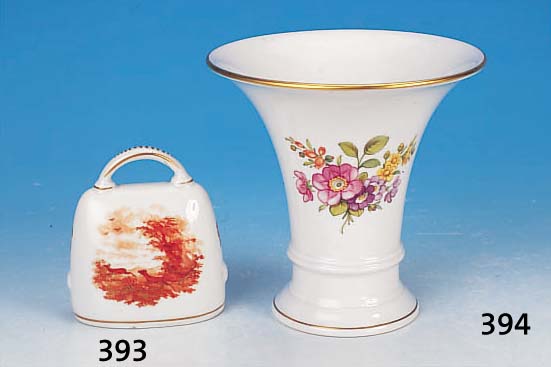TROMPETENVASE, KPM, BERLIN, 2. H. 20. JH., HANDBEMALT, BLUMENDEKOR, GOLDRAND, H. 14 CM