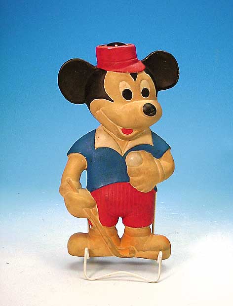 WäRMFLASCHE, WALT DISNEY, DAT. 1965, MICKEY MOUSE MIT GOLFSCHLäGER, GUMMI, BEMALT, ALTERSBEDINGT BRüCHIG BZW. MüRBE, L. 30.5 CM ...