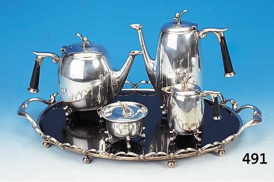 Kaffee- und Teeset, England, 20er Jahre Metall versilbert, Bakelitplatte auf Tablett, Holzgriffe, gemarkt, eleganter Entwurf, ...