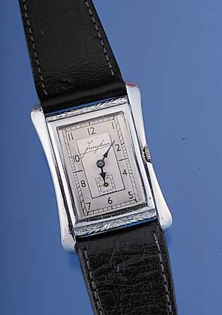 JUNGHANS Armbanduhr, Werkkal. 81, im neutr. schweizer Metallgeh. hartverchr., taill., Scharnierboden zu d. Bandanst. schmuckgeprägt,Blatt ...