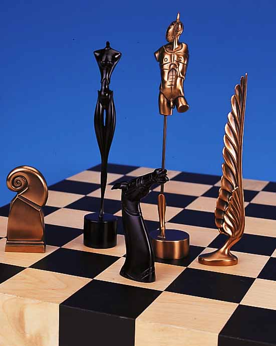 WUNDERLICH, PAUL, GEB. 1927, SCHACHSPIEL, HOLZBRETT, FIGUREN BRONZE, TEILS SCHWARZ ELOXIERT, JEWEILS SIGN. UND NUM. 895/1500