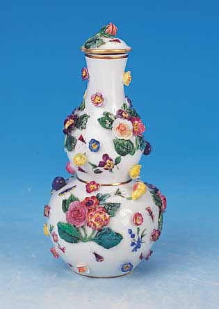 Doppelkürbisvase, Meissen, um 1880/90 Porzellan, applizierter Blumen-und Obstdekor mit gemalten Insekten, leicht an den Applika- tionen ...