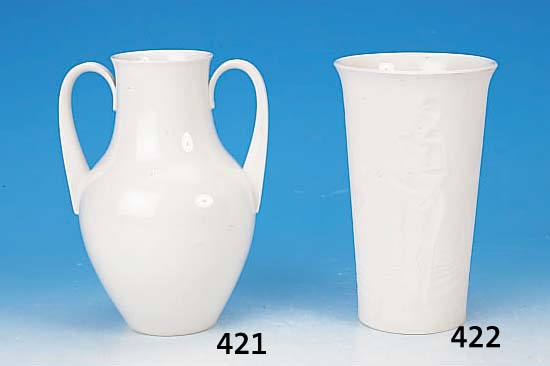 Vase, KPM Berlin, Entwurf Trude Petri, 1931, Porzellan, zwei Henkel, zweite Wahl, H. ca. 22,5 cm