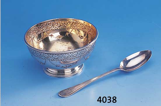 Kaviarschale mit Löffel, Rußland um 1900, 84er Silber, Schale mit Innenvergoldung (ber.)klass. Dekor mit Blütengirlanden und Perl- leisten, ...