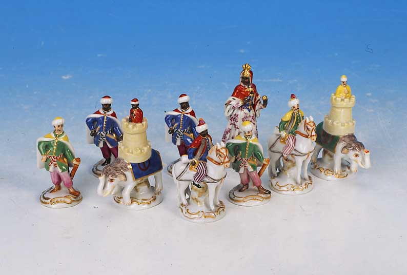 SCHACHSPIEL, MEISSEN, ENTWURF J.J. KäNDLER, AUSFORMUNG 80ER JAHRE, TüRKEN GEGEN MOHREN, PORZELLANFIGUREN BUNT BEMALT, 6-8 CM HOCH, 1. WAHL, ...