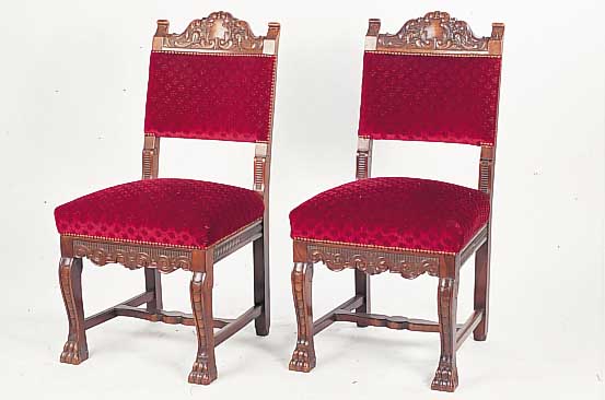 Paar Stühle, deutsch, 20er Jahre, Nußbaumfurnier, z.T. massiv, roter Bezug guter Zustand, H. 46 cm, D. 100 cm
