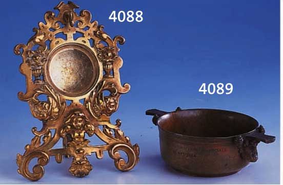BRONZEGEFÄß, FRANKREICH UM 1880, ENTWURF U. HERSTELLUNG F. BARBEDIENNE, NACH ALTRÖMISCH. VORBILD, FEIN PATINIERT, GRIFFE MIT MASKERON, FEIN ...