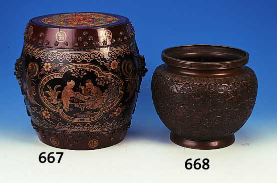 šbertopf, Japan, um 1900, Bronze massiv, reich umlaufend reliefiert mit Blumendekor, H.ca.22 cm