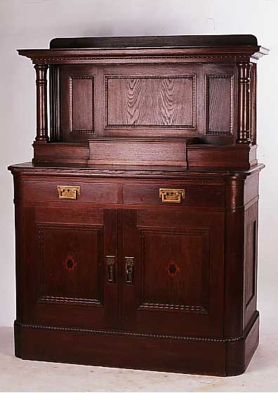 Buffet, Jugendstil, um 1910, Eiche massiv und furniert, Trkassetten intar-siert, groáe Messingbeschl„ge, dekorative ...