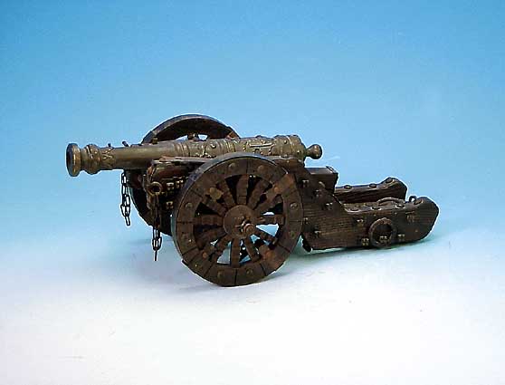Kanone mit Lafette für Böllerschüsse, deutsch,um 1900, Holzlafette mit reichen Eisen- applikationen (korr.), L. ca. 50 cm