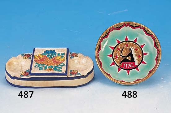 Zierteller, Frankreich, Longwy, 20er Jahre, Feinsteingut, bunt bemalt, Goldstaffage, H. ca. 3 cm, D. ca. 13 cm