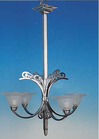 Deckenlampe, Frankreich, 40er Jahre, Metall verchromt, vier Brennstellen mit Preßglasschirmen, H. ca. 71 cm, D. 55 cm, Elektr. ...