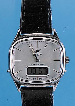ENICAR Herrenarmbanduhr Modell Superquartz, Ref.-Nr. 380002001, Schweiz um 1980, Metall hartverchr., Edelst.-Boden gedr., High-Tech- Quartzwerk ...