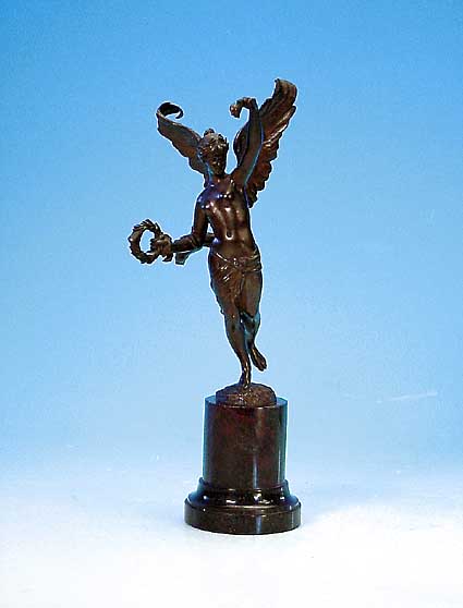 Bronzefigur, deutsch, sign. Eichberg, dat. (18)90, Fortuna mit Lorbeerkranz und Rose, Serpentinsockel leicht best., Gesamth. ca. 30 cm