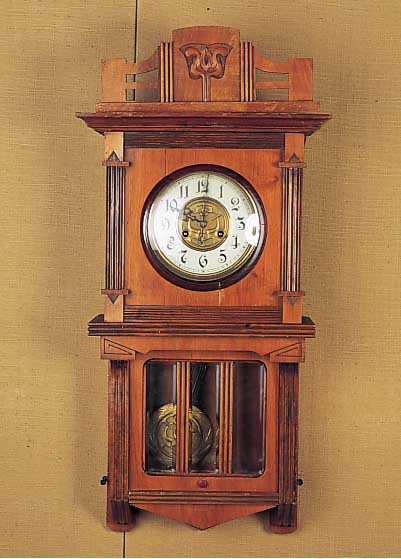 Wanduhr, Kienzle, um 1910/20, verziertes Holzgehäuse, Originalaufsatz, Schwungbereich des Pendels facett. verglast, ...