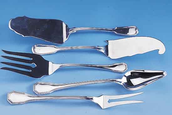 7 Vorlegeteile, 925er Silber, best. aus: 2 Tortenschaufeln, 2 Fischvorlegeteile, 1 Soßenlöffel u. 2 Fleischspieße, sehr guter Zu-stand, ...