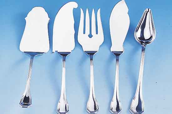 6 VORLEGETEILE, 925ER SILBER, BEST. AUS: 2 FISCHVORLEGETEILE, 1 SOßENLöFFEL, 1 FLEISCH-SPIEß U. 2 TORTENSCHAUFELN, SEHR GUTER ZU- STAND, ...
