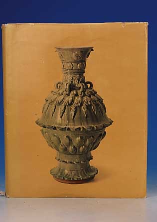 Gugong bowu Yuan cangci xuannji, ber die Porzellane des Palastmuseums Peking, von 1962, 31 x 39 cm, mit 100 groáformatigen einge- klebten ...