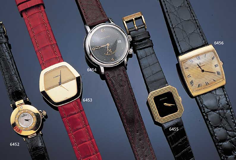 CORUM HERRENARMBANDUHR MODELL BUCKINGHAM, REF.-NR. 8521/36, SCHWEIZ UM 1968, GG 750/000,TONNENFORM M. HALBVERD. BANDANST., BODEN GEDR., ...