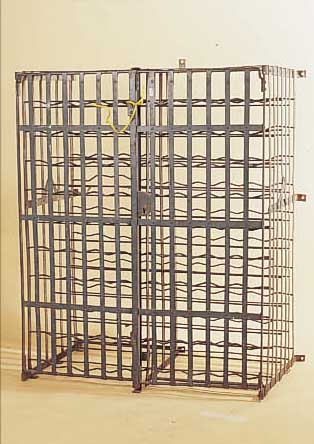FLASCHENREGAL,DEUTSCH, UM 1900/20, EISEN, STARK KORRODIERT, CA. 117 X 94 X 54 CM