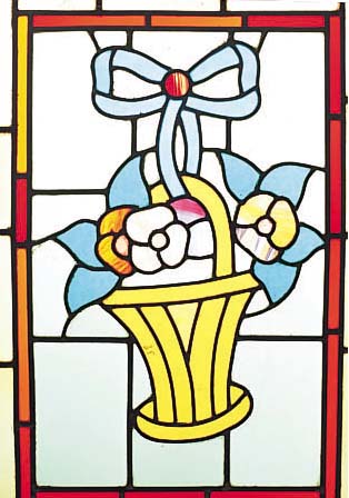 BLEIVERGLASUNG, DEUTSCH, UM 1900, BLUMENKORBMOTIV AUS BUNTEN TEILS RELIEFIERTEN GLäSERN, CA. 60 X 42 CM, EINE RANDSCHEIBE GESPRUNGEN