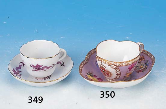TASSE MIT UNTERTASSE, ECKERT IN VOLKSTEDT, UM 1860, NACH MEISSENER VOORBILD, PORZELLAN, LILAFARBENER GRUND MIT BUNTER BLUMENMALEREI, IN ...