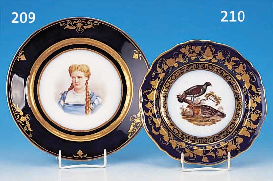 ZIERTELLER, SèVRES, 1869, PORZELLAN, KOBALT-BLAUER RAND, MITTIG FEINE BUNTE MALEREI EINES MäDCHENPORTRäTS, HAUSMALEREI, 2. WAHL, REICHE ...
