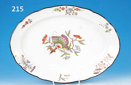 OVALE PLATTE, MEISSEN, UM 1860-70, 1. WAHL, PORZELLAN, BUNT BEMALT IM KAKIEMONDEKOR, CA. 48 X 34.5 CM, SCHWARZER RAND LEICHT BERIEBEN
