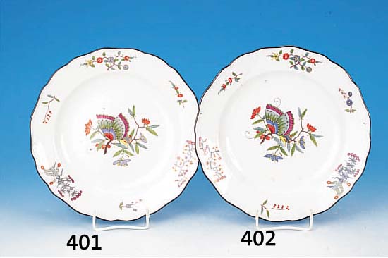TELLER, MEISSEN, UM 1860/70, 1. WAHL, PORZELLAN, BUNT BEMALT IM KAKIEMONDEKOR, SCHWARZER RAND, D. CA. 24.5 CM