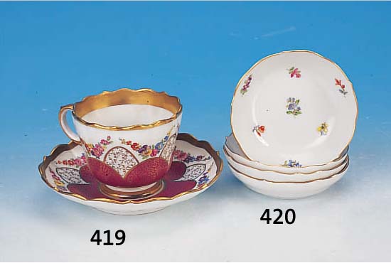 4 SCHäLCHEN, MEISSEN, 2. WAHL, NACH 1970, STREUBLUMENDEKOR MIT GOLDRAND, D. CA. 10,5 CM