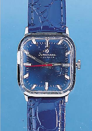 Konvolut: 2 JUNGHANS Herrenarmbanduhren, beide Handaufzug, beide Fert. um 1965, einmal GG 585/000, Boden gedr., vers. Blatt, Kal. 620,00, ...