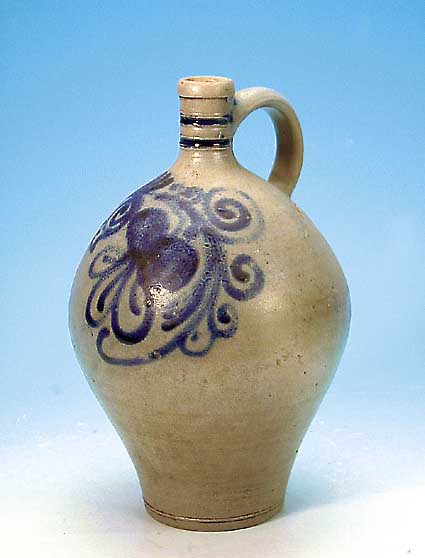 Weinkrug, Westerwald, um 1830, Steinzeug, graue Salzglasur, blaue florale Smaltemalerei,H. ca. 34 cm