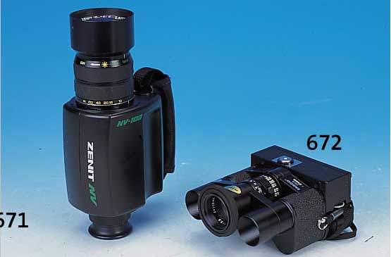 Fernglas mit Kamera für 110er Filmkasette tasco Japan, ca. 1978; Fernglas: 7 x 20 mm, mit Dioptrienausgleich; Kamera mit Objektiv 112mm ...