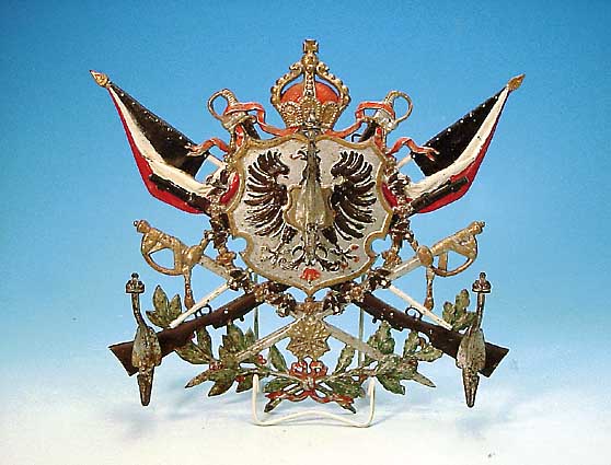 Wandgarderobe, deutsch, um 1890-1900, Preussen, Gußeisen bunt gefaßt, mit altersbe- dingten Farbschäden, ca. 36 x 38 cm