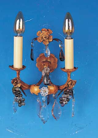 Paar Wandlampen, wohl Italien, Mitte 20. Jh., Metall mit Glasgehänge in Traubenform, neu elektrifiert, 20 x 20 cm