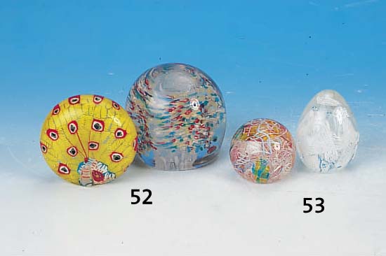 ZWEI PAPERWEIGHTS, MURANO, 2. HäLFTE 20. JH., GLAS, MIT BUNTEN EINSCHMELZUNGEN, H. 4/7CM