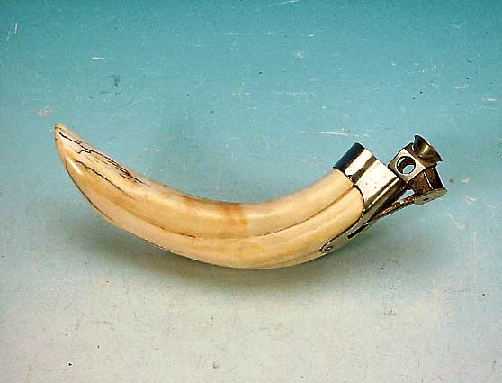 Zigarettenabschneider, um 1900, Flußpferdzahn mit Metallmontur, L.21 cm